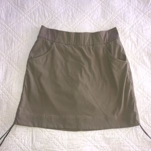 Columbia tan skort with adjustable side ties M EUC